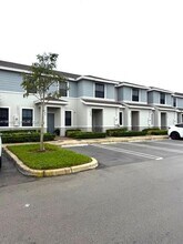 470 NE 12th St in Florida City, FL - Building Photo - Building Photo