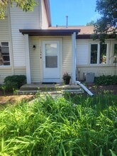 1154 W Inverrary Ln in Deerfield, IL - Building Photo - Building Photo