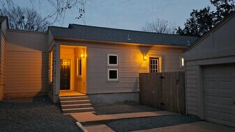 263 Mooring Cir in Lakeway, TX - Building Photo