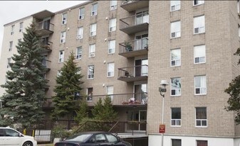 Elgin in Kingston, ON - Building Photo