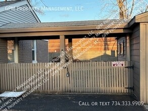 6104 Yale St in Westland, MI - Building Photo - Building Photo