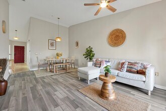 2722 Club Cortile Cir in Kissimmee, FL - Building Photo - Building Photo