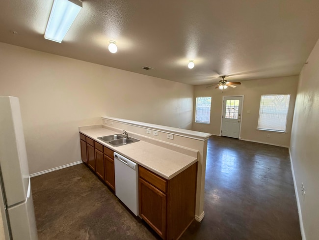 10822 Mathom Landing in Universal City, TX - Building Photo - Building Photo