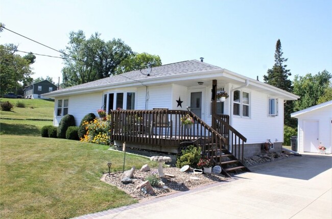 property at 1524 Hillside Dr NW