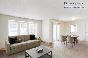 One Farms Dr in Burlington, MA - Building Photo