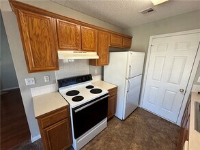 1160 S Jasmine Ln in Fayetteville, AR - Foto de edificio - Building Photo