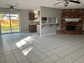 607 La Riviera Cir in Houston, TX - Building Photo - Building Photo