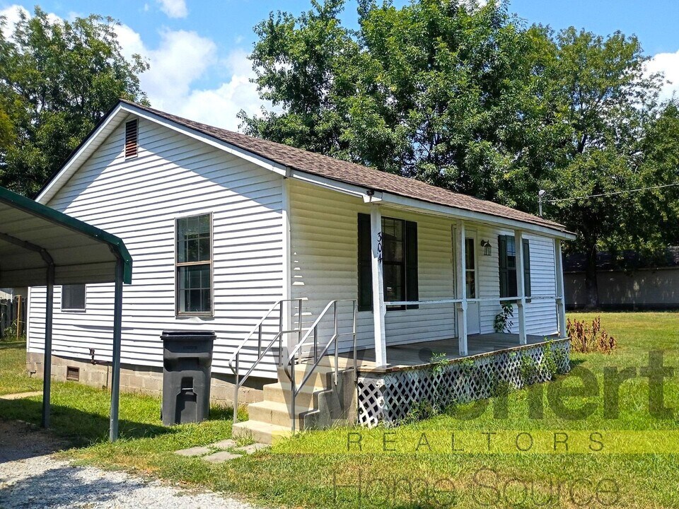 304 N 12th Ave in Paragould, AR - Building Photo