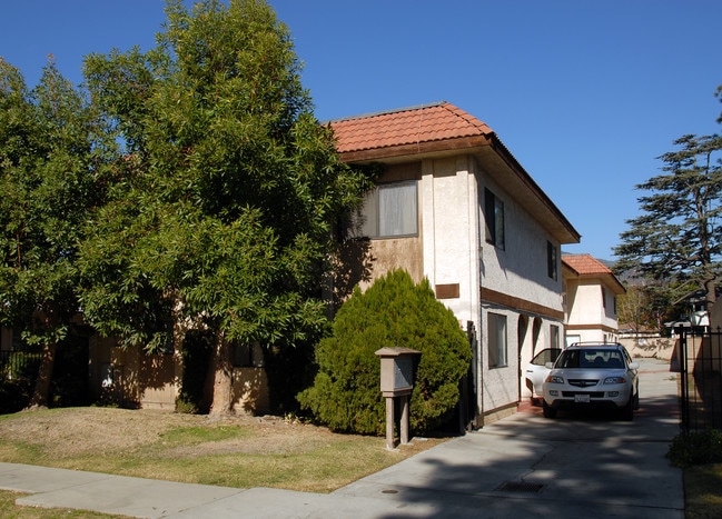 905 W Walnut Ave in Monrovia, CA - Building Photo - Building Photo