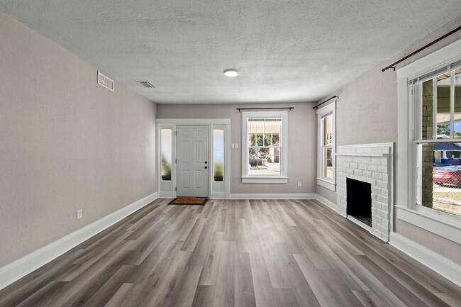 1010 E Lake Ave in Tampa, FL - Building Photo - Building Photo