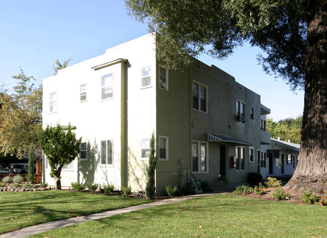 Renee Apartments in Santa Rosa, CA - Foto de edificio - Building Photo