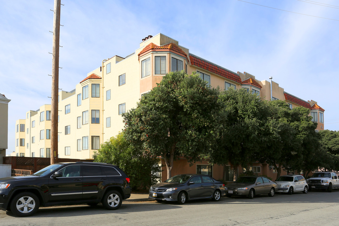 3101-3111 Vicente St in San Francisco, CA - Building Photo