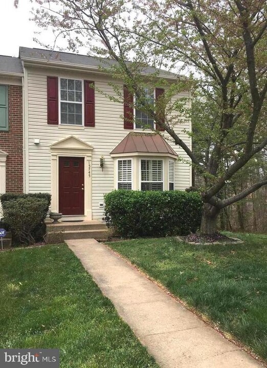 15745 Viewpoint Cir in Montclair, VA - Building Photo