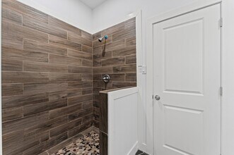 365 Rd 5605 in Cleveland, TX - Foto de edificio - Building Photo