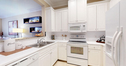 RidgeGate Apartments in Minnetonka, MN - Building Photo - Building Photo