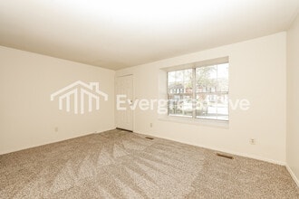 5871 Taylorsville Rd in Dayton, OH - Building Photo - Building Photo