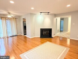 201B Kelly Cove in Mount Laurel, NJ - Building Photo