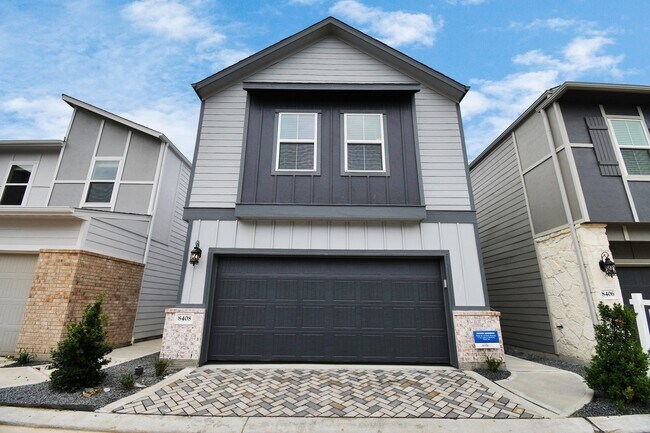 8408 Rising Stream Dr in Houston, TX - Building Photo - Building Photo