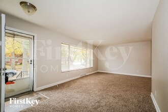 1085 Colby Ave in University City, MO - Foto de edificio - Building Photo