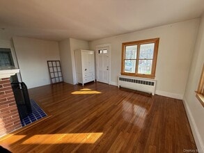 15 Highland Ave in Northport, NY - Building Photo - Building Photo