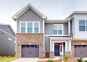 635 Cline Falls Dr in Holly Springs, NC - Building Photo