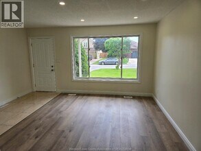 1250 Stanley St in Windsor, ON - Building Photo - Building Photo