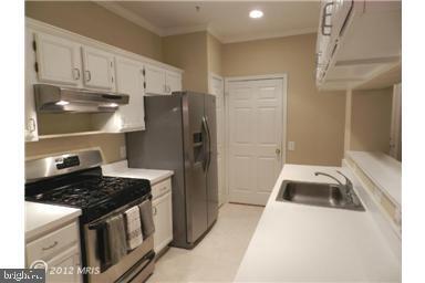20419 Riverbend Square-Unit -103 in Sterling, VA - Building Photo - Building Photo