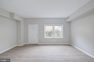 98 N Bedford St in Arlington, VA - Building Photo