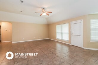 129 Currie Ct in Crowley, TX - Foto de edificio - Building Photo