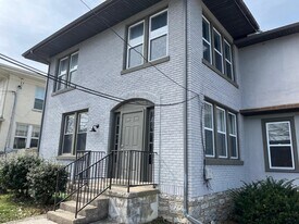 904 Tates Creek Rd in Lexington, KY - Building Photo