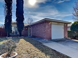 10304 Blackjack Oaks Dr in Dallas, TX - Building Photo