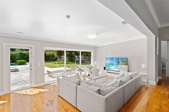 10626 NE 10th Ct in Miami Shores, FL - Building Photo - Building Photo