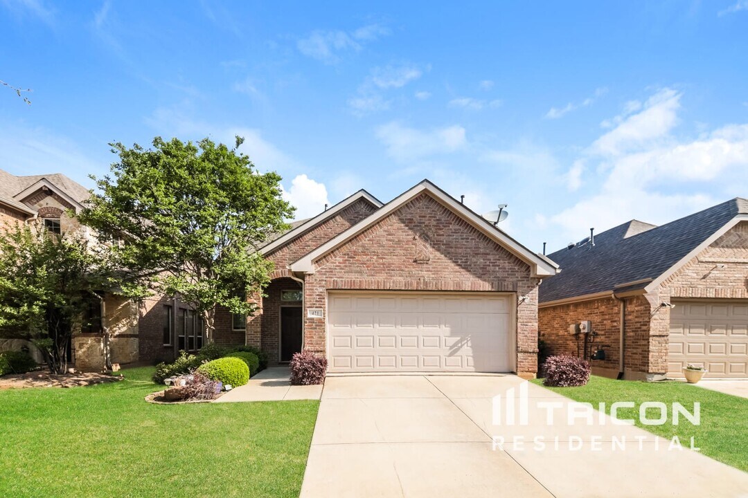 421 Spring Creek Drive in Argyle, TX - Building Photo