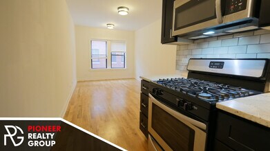 2207 W Eastwood Ave, Unit 2207-2N in Chicago, IL - Building Photo - Building Photo