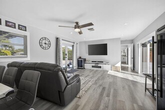 2388 S Wallen Dr in West Palm Beach, FL - Foto de edificio - Building Photo