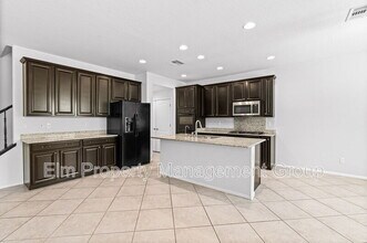 10073 White Mulberry Dr in Las Vegas, NV - Building Photo - Building Photo
