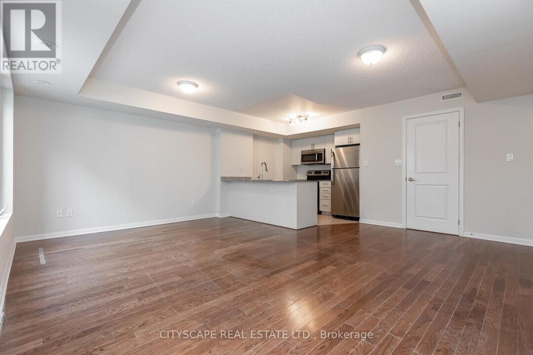 11-111 Foundry Ave in Toronto, ON - Building Photo