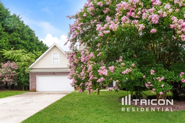 property at 144 Moss Pointe Dr