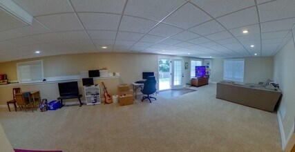 1048 Highland Ridge Dr in Manhattan, KS - Building Photo - Building Photo