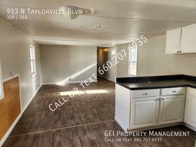 913 N Taylorville Blvd in Taylorville, IL - Building Photo - Building Photo