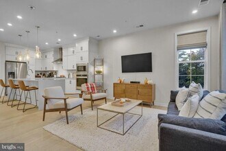 7436 Backett Wood Ter in McLean, VA - Building Photo - Building Photo