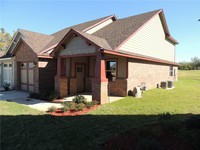 19 Gated luxury golf course Townhomes in Yukon, OK - Building Photo - Building Photo