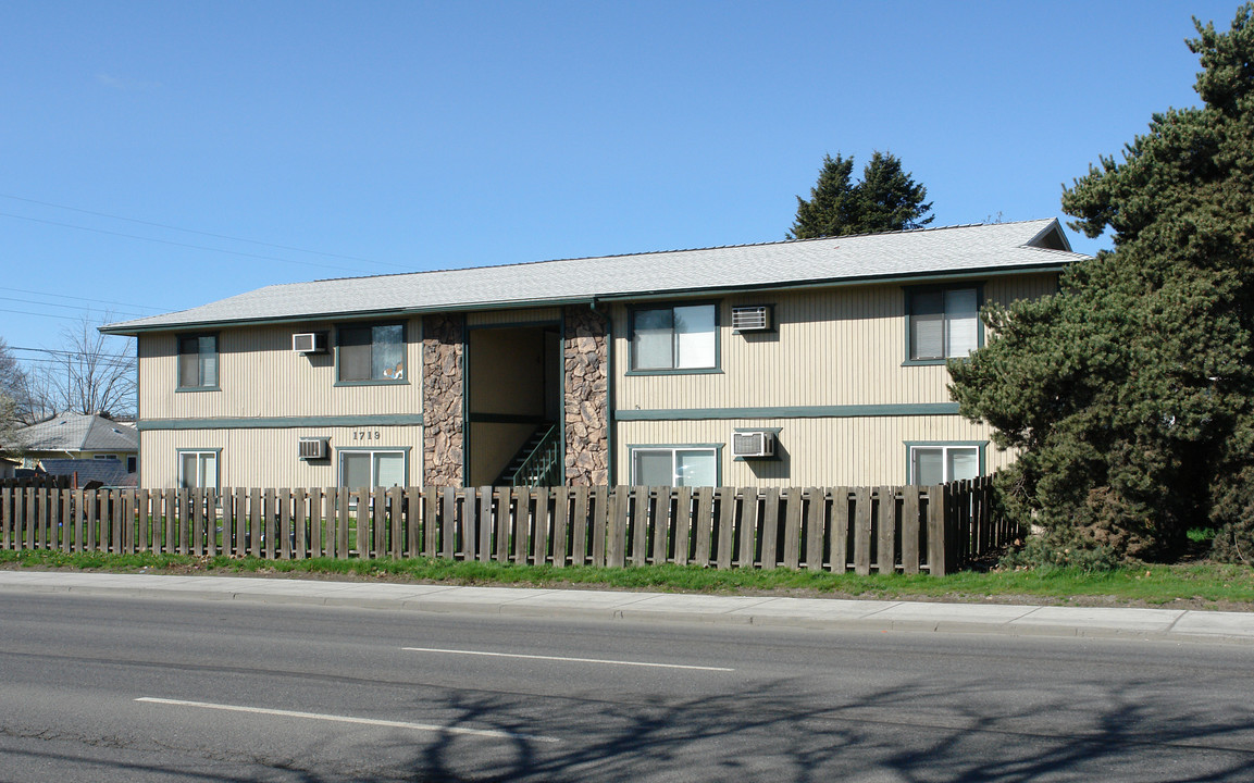 1719 N Maple St in Spokane, WA - Building Photo