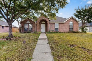 2864 Hampshire Ln in Rockwall, TX - Building Photo