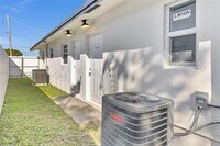 228 NW 9th Ave photo'