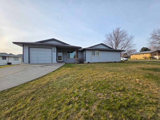 property at 1607 S Olson St