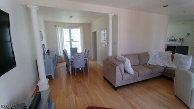 95 Arrowgate Dr in Randolph, NJ - Building Photo - Building Photo