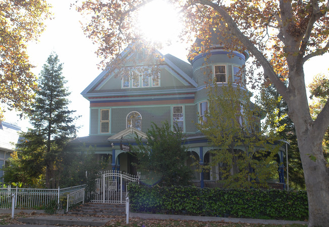 Greenbriar Historical Property in Merced, CA - Foto de edificio - Building Photo