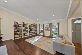 8525 Grumman Dr in Dallas, TX - Building Photo - Building Photo