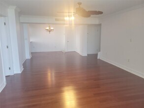 2841 NE 163rd St in North Miami Beach, FL - Building Photo - Building Photo